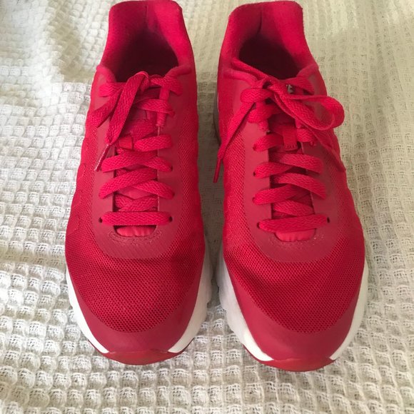 Hot Pink Nike Women Shoes in Good Conditions - Picture 3 of 6